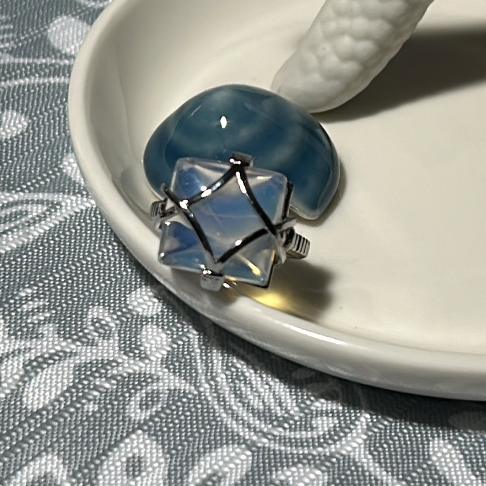 Ladies Ring - Picture 5 of 8